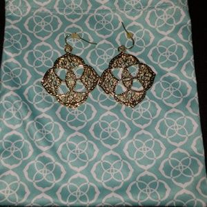 Kendra Scott signature dangle earring